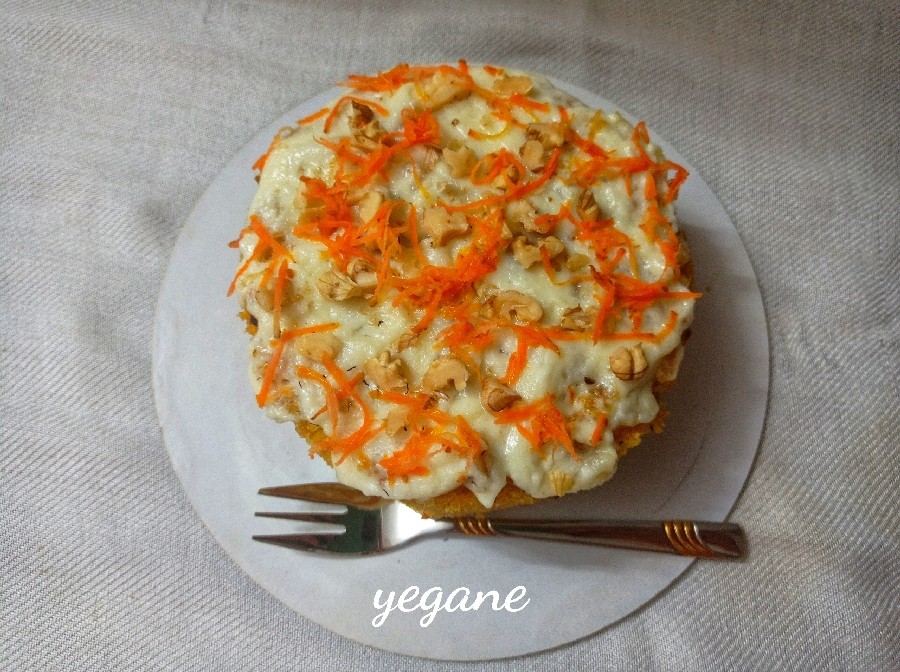 عکس کیک هویج و گردو با کرم پنیری