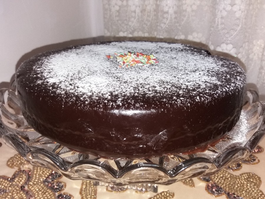 عکس کیک شکلاتی با روکش گاناش 