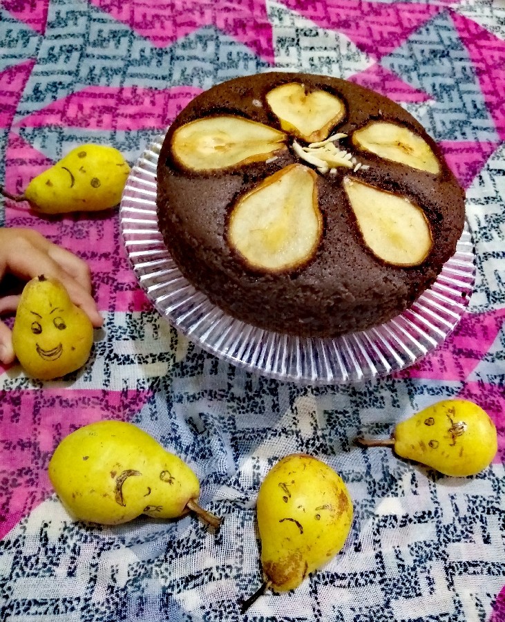 عکس کیک شکلاتی گلابی