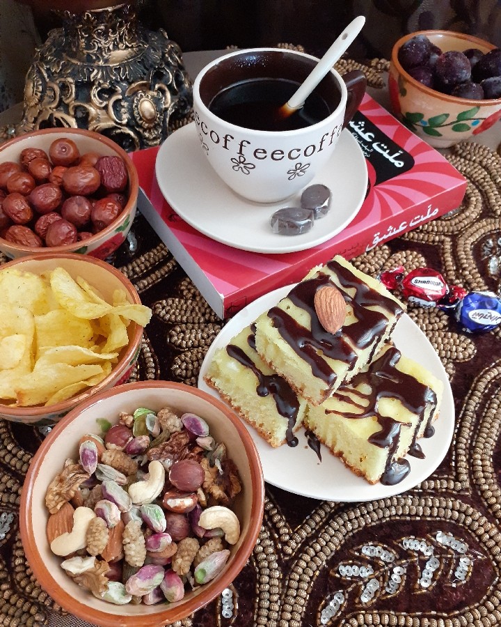عکس کیک گلاب وزعفرون