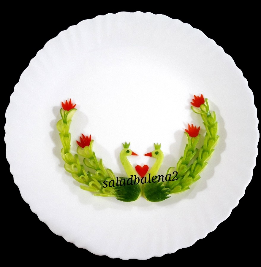 عکس دورچین با خیار وگوجه