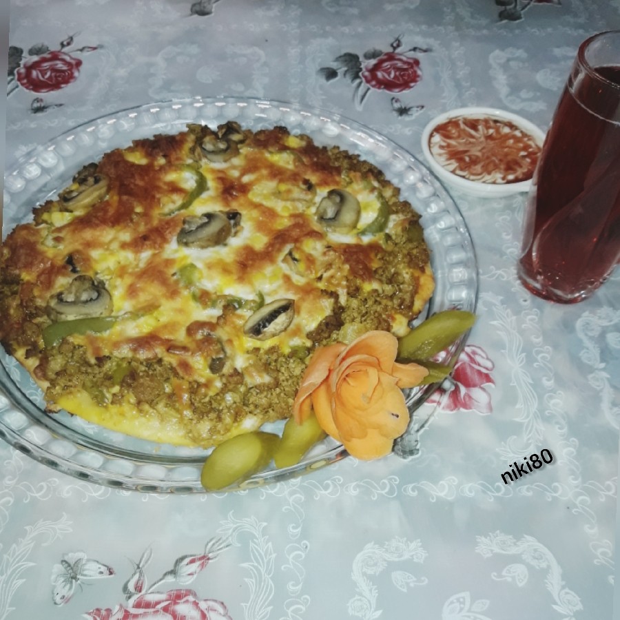 عکس پیتزا گوشت با خمیر خانگی