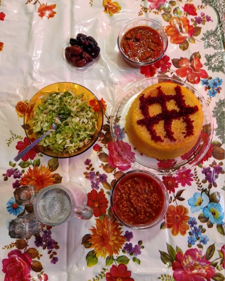 عکس غذای خوشمزه  قیمه با برنج قالبی زعفرانی