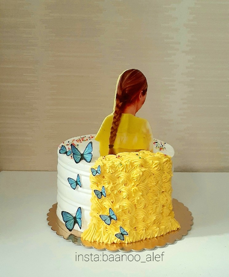 عکس کیک دخترانه با دامن زرد و زیبا 