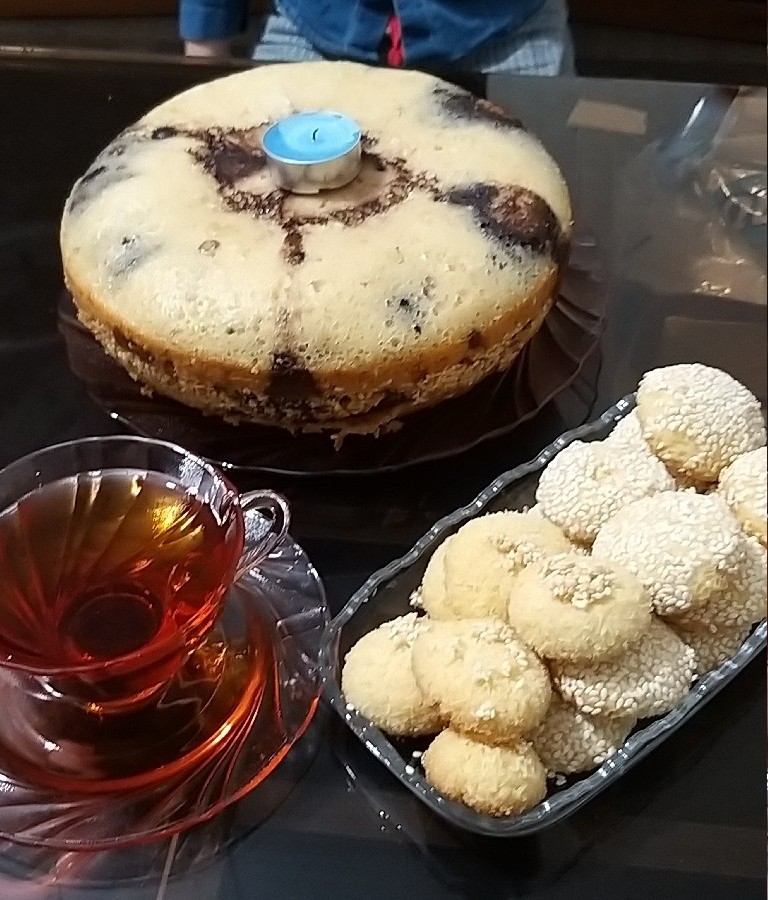عکس کیک با چایی میچسبه 