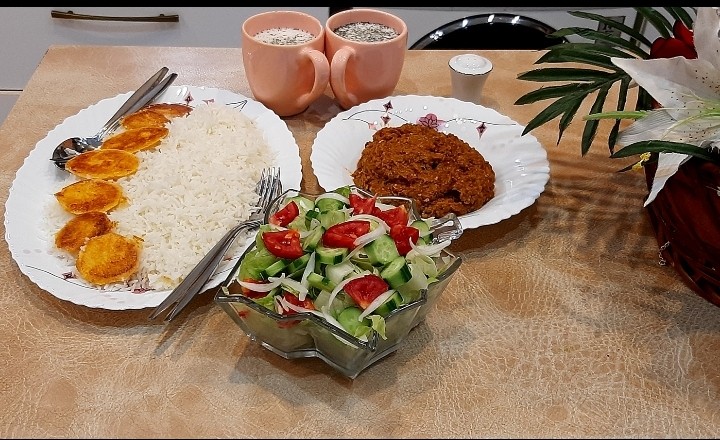 عکس میرزا قاسمی با پلو و بااااز هم دستپخت همسری