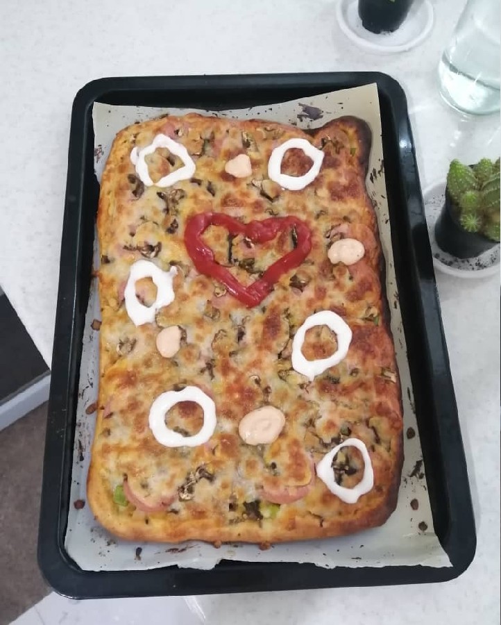 عکس پیتزا مخلوط با خمیر جادویی