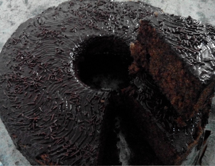 کیک شکلاتی با سس گاناش