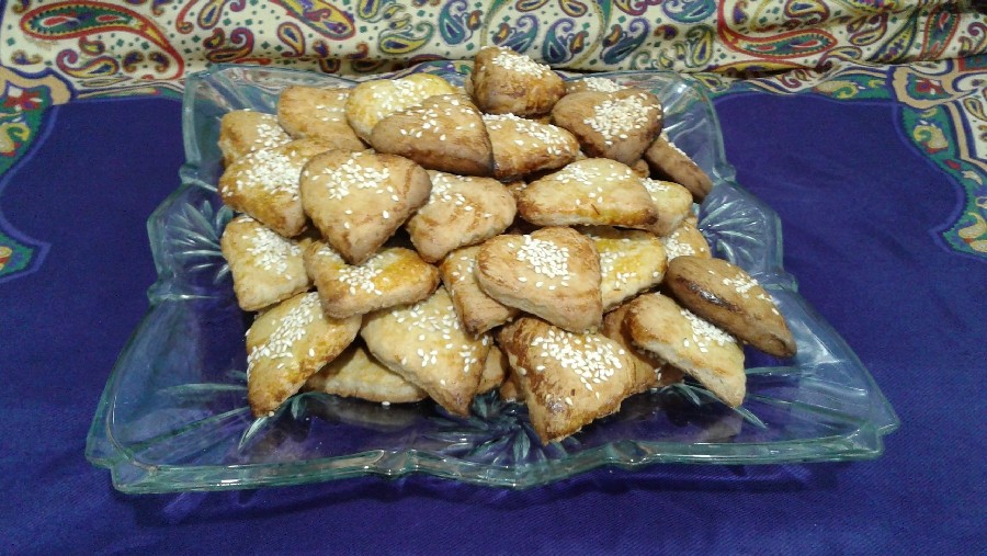 عکس نان چای قزوین باشکر قهوه‌ای 