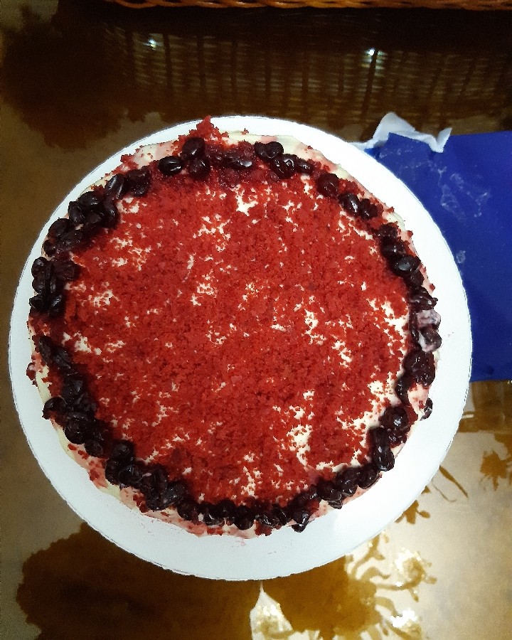 red cake. (کیک قرمز )