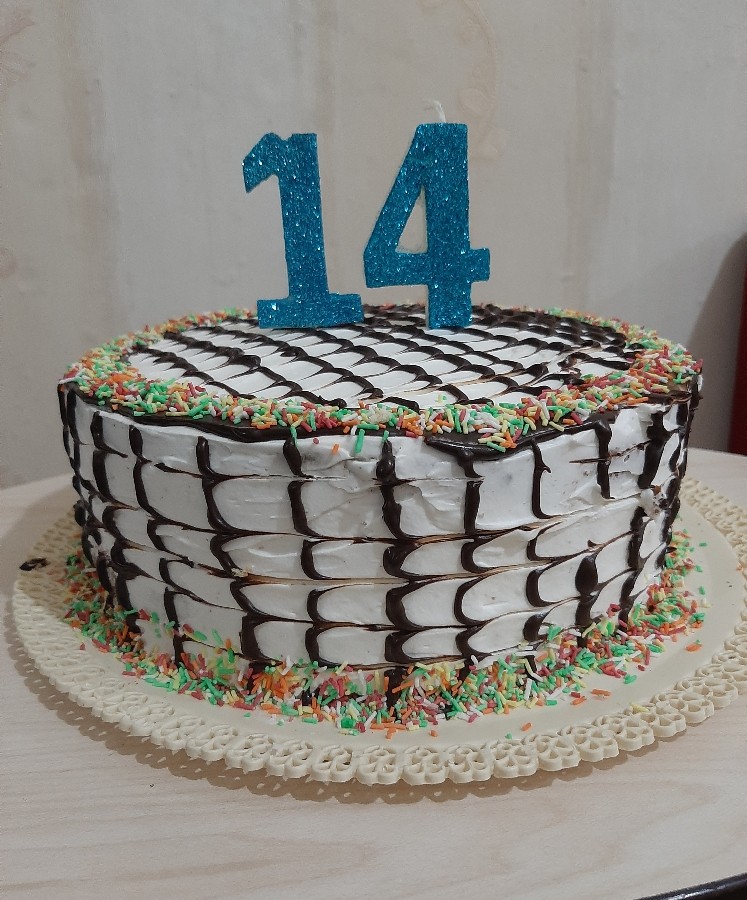 کیک تولد ساده