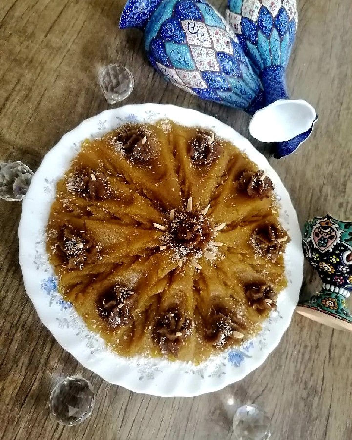عکس حلوای زعفرانی با آرد گندم و شیرخشک