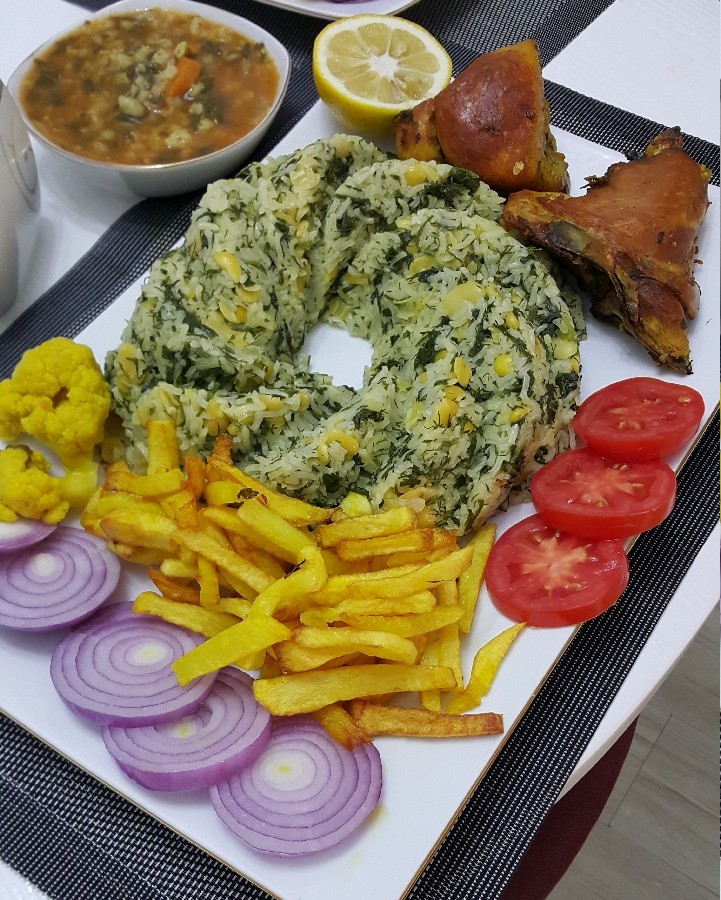 عکس سبزی پلو با مرغ سوخاری 