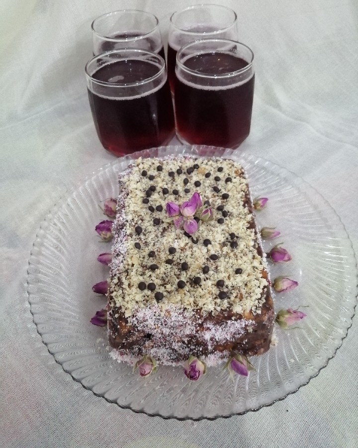 عکس کیک یخچالی موزاییکی و شربت البالوی خودم پز