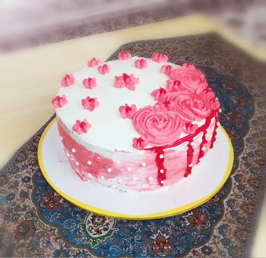 عکس اینم سومین کیک تولد نگین پز برای تولد زن داداش