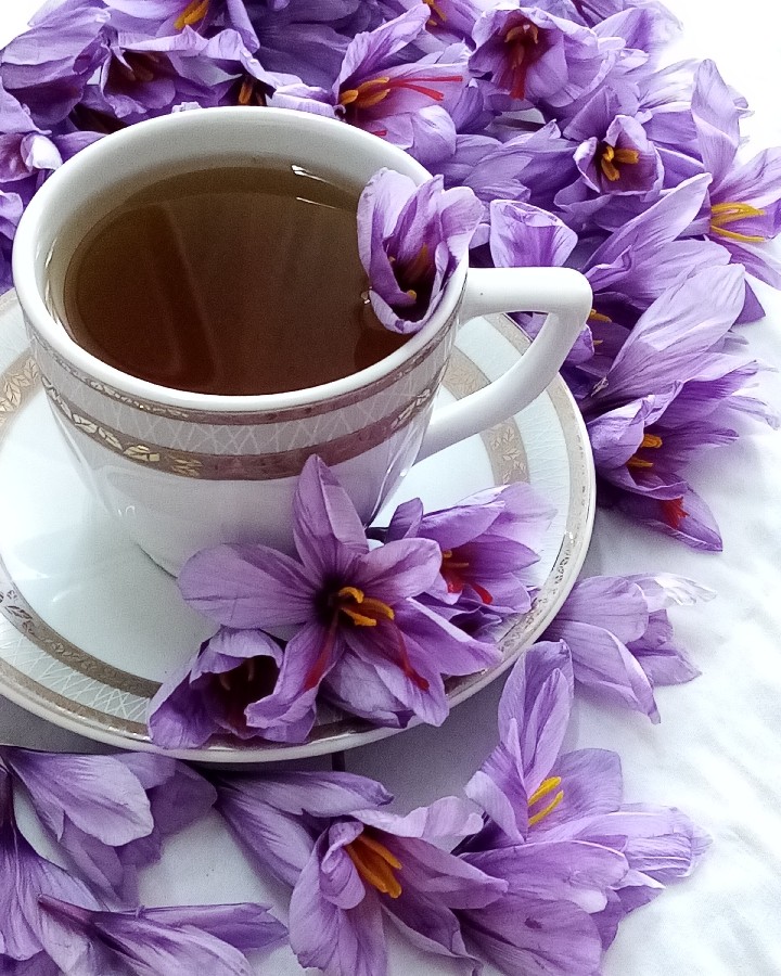 دم نوش گلبرگ زعفرون