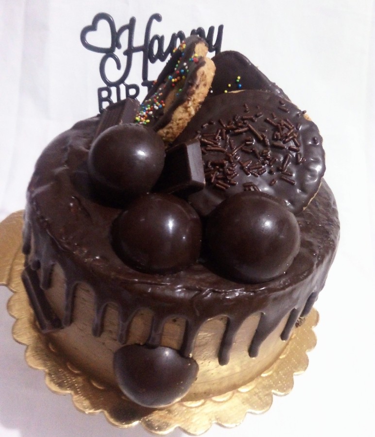 عکس مینی کیک شکلاتی باتزئینات دست ساز