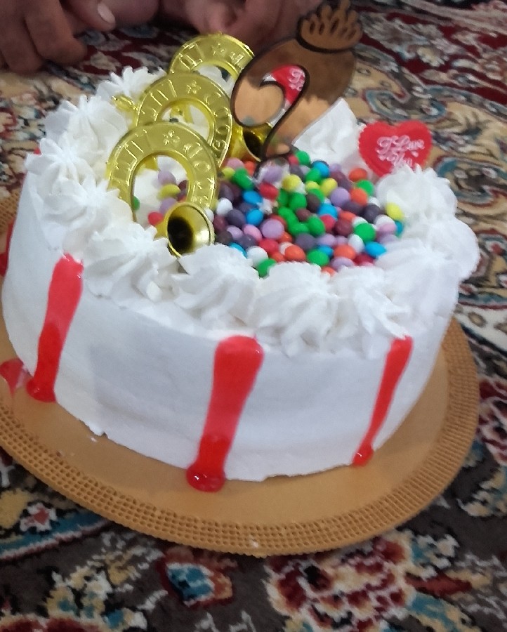 کیک برا تولد همسریم ببخشید تززینش زیاد جالب نشده ولی طعمش عالی 
