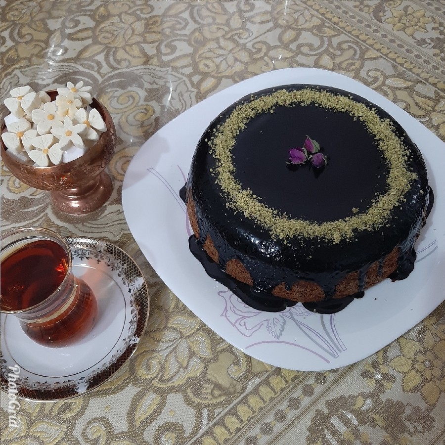 عکس کیک موز و گردو و روکش گاناش شکلات