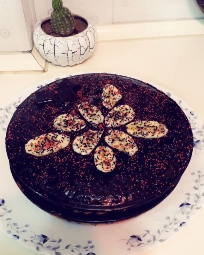 عکس کیک موز و گردو   با رویه شکلاتی