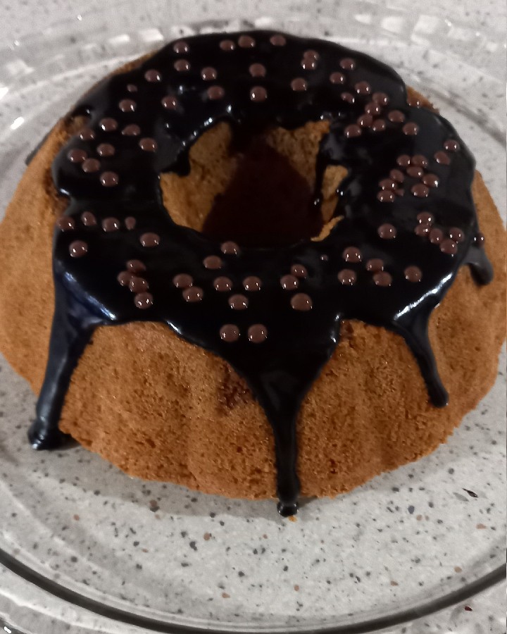 عکس کیک قهوه با سس شکلات 
البته سس اماده نیست خودم درست کردم