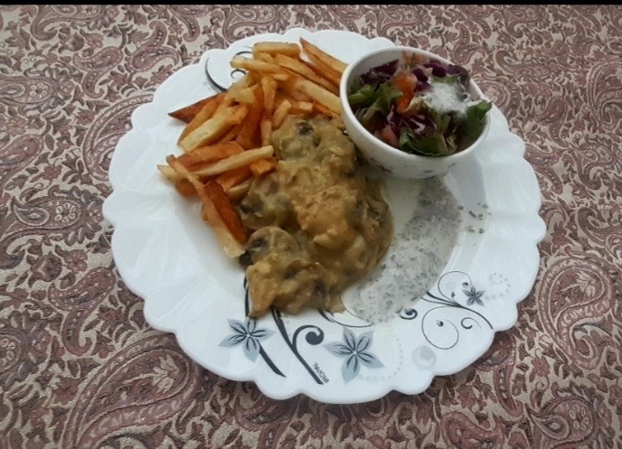 چیکن استراگانف با مخلفات