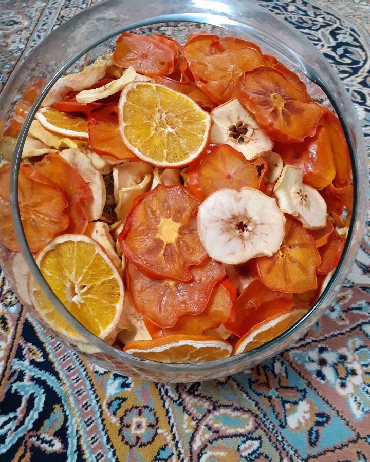 عکس میوه های خشک شده من ،خرمالو سیب ،پرتقال،گیوی،نارنگی