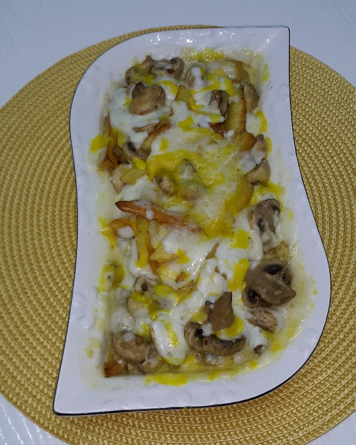 عکس سیب‌زمینی و قارچ و پنیری