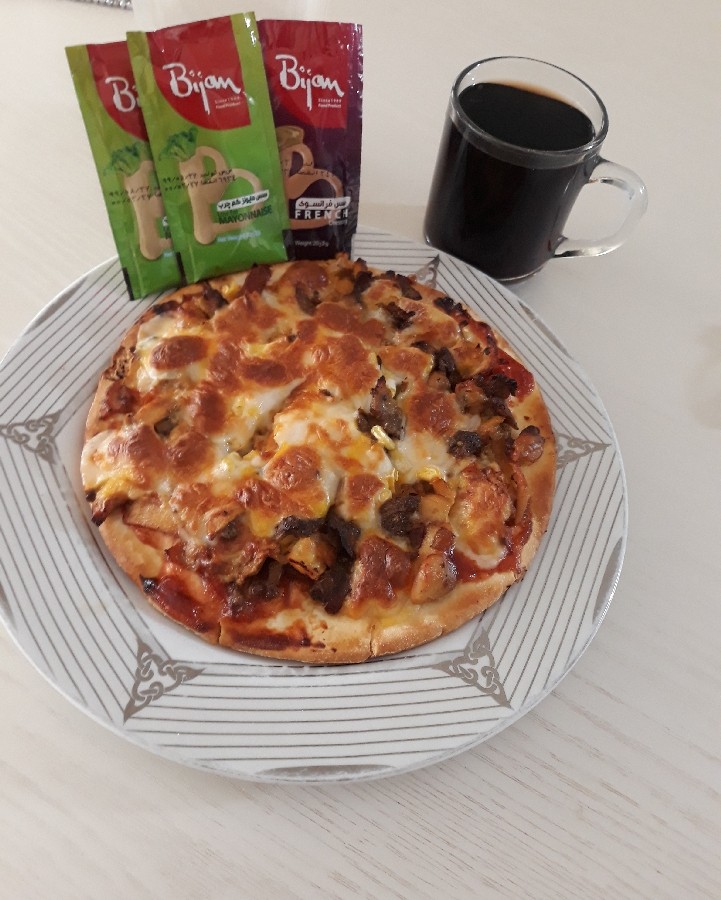 بفرمایید پیتزااای کباب ترکی?