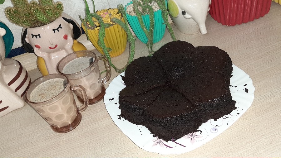 کیک بروانی و چای ماسالا