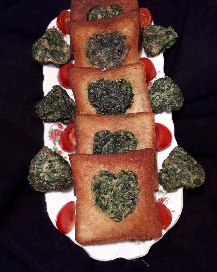 عکس کوکو سبزی با نان تُست
