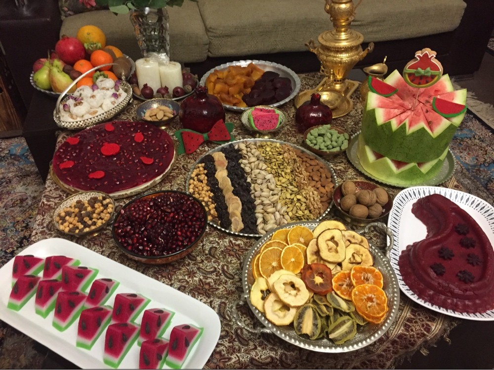 عکس میز شب یلدا ۹۹