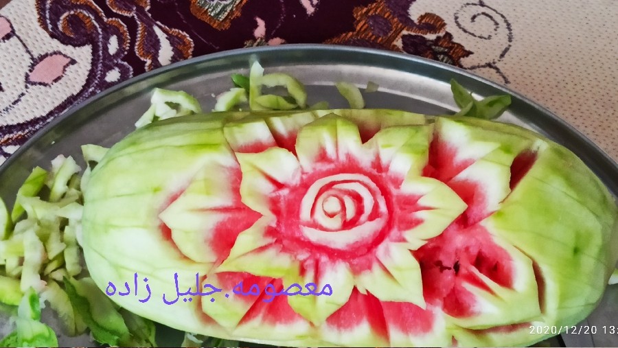عکس اولین حکاکی هندوانه من با کارد میوه معمولی 