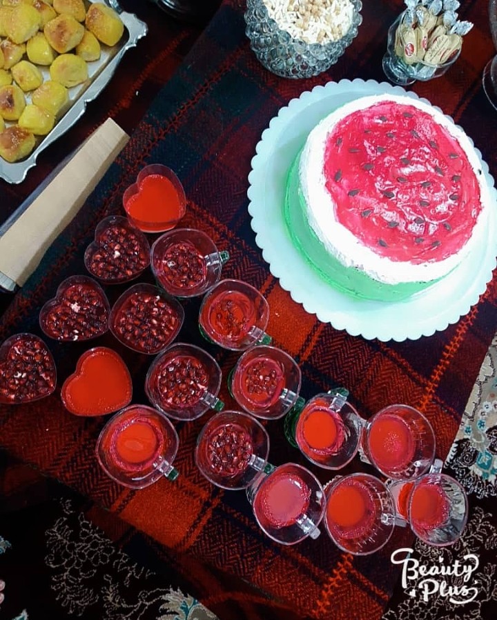 عکس کیک هندوانه وژله های انارشب یلدا