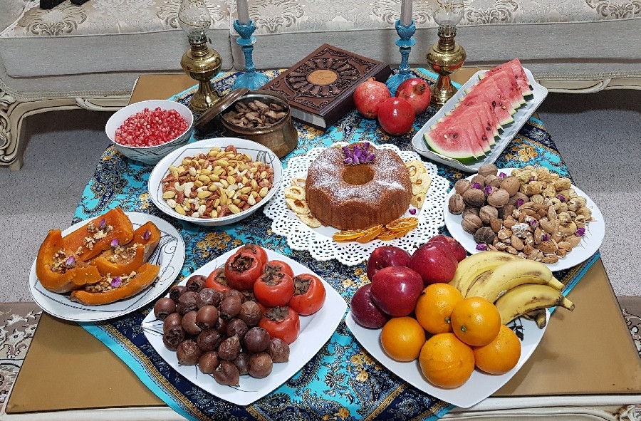 میز یلدا ۱۳۹۹ کیک کدو حلوایی خوشمزه
