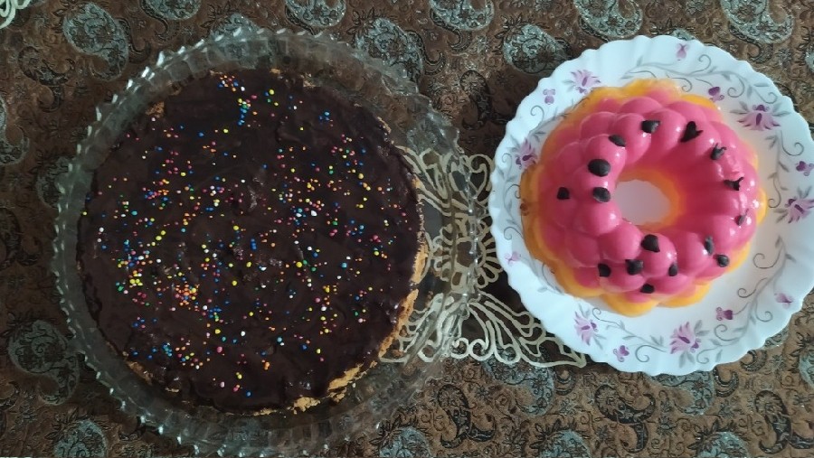 #یلدا
کیک اسفنجی  با رویه شکلات 
و ژله با طعم انار شب یلدا 
نوش جون نگاهتون 
با لایک و کامنت  حمایت کنید 
