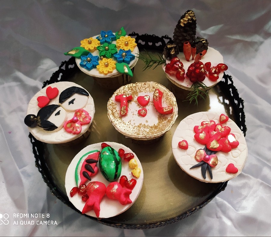 عکس کاپ کیک ها همراه پاپسیکل پست قبل برا مشتری ارسال شدن نوش جونشون