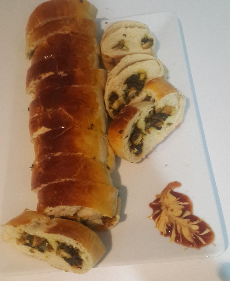 عکس ساندویچ رول مرغ و اسفناج