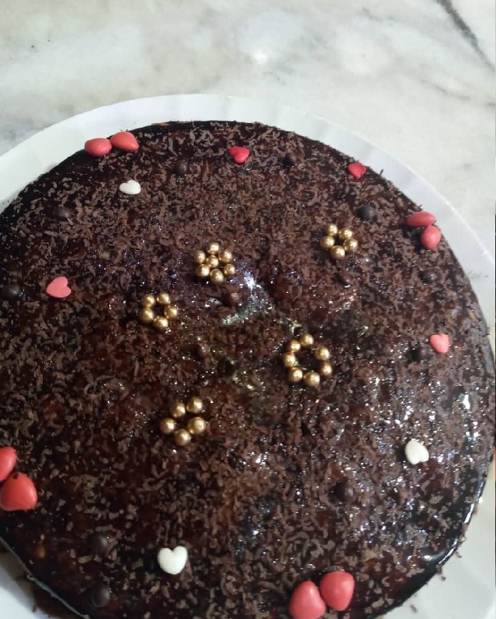 عکس کیک خیس شکلاتی دختر پز