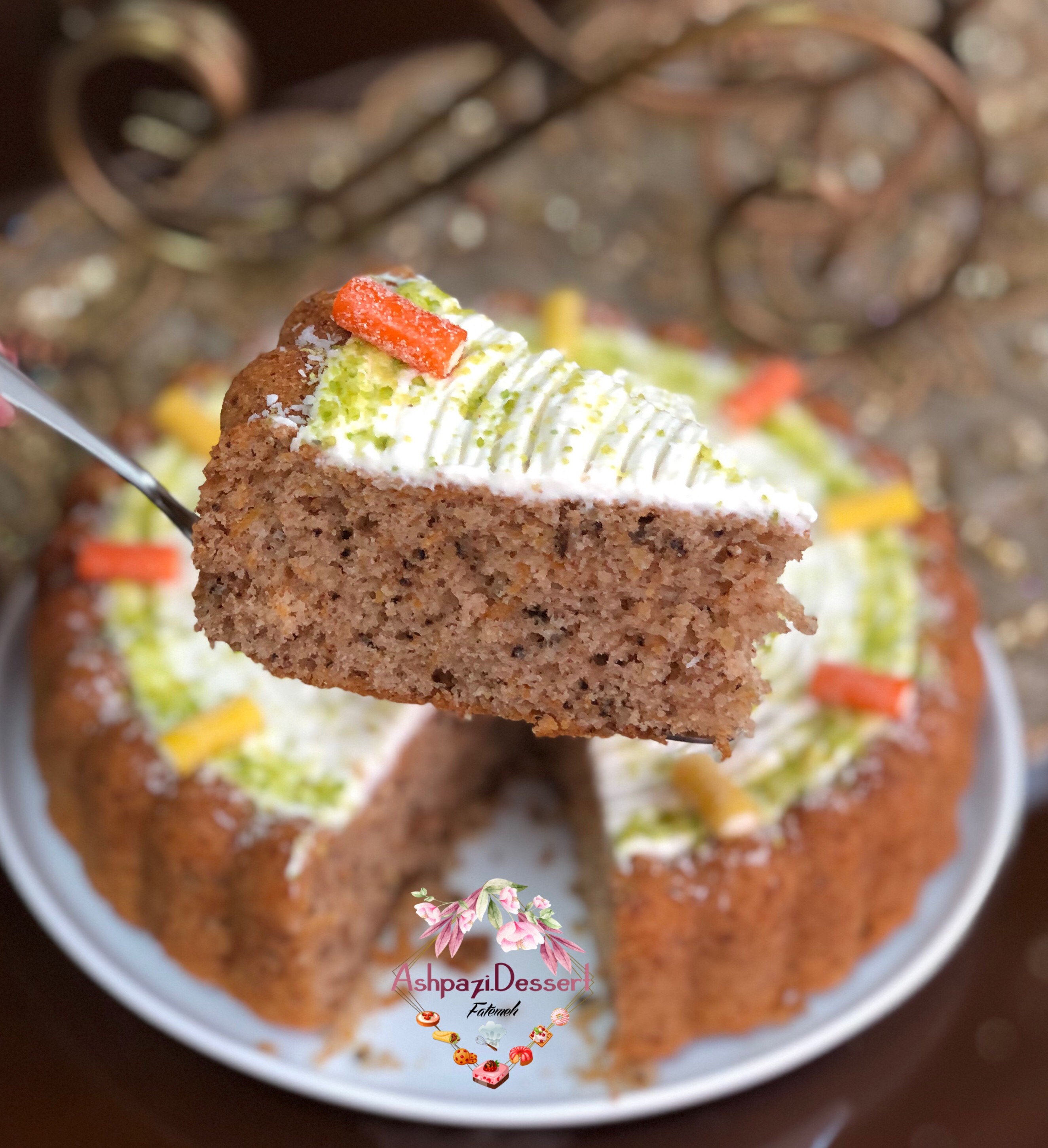 عکس کیک هویج و گردو با کرم پنیری