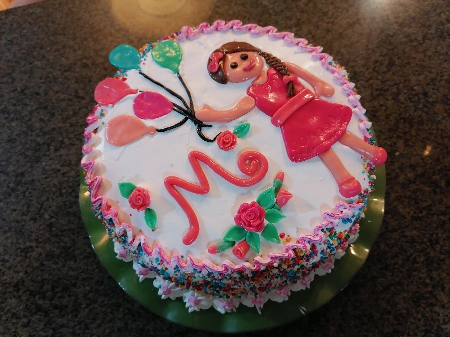کیک تولد دخترکم با تزئین تافی