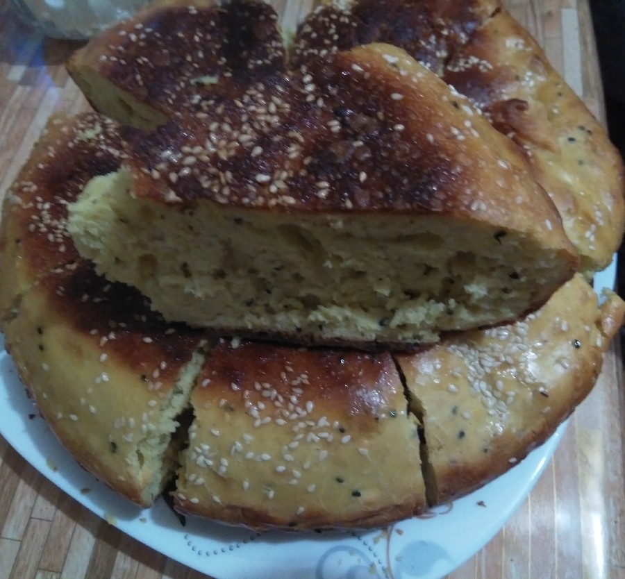 سلام دوستان امروز یه نان محلی غلیفی مخصوص اصفهان که زادگاهم هست درست کردم
جاتون خالی???
