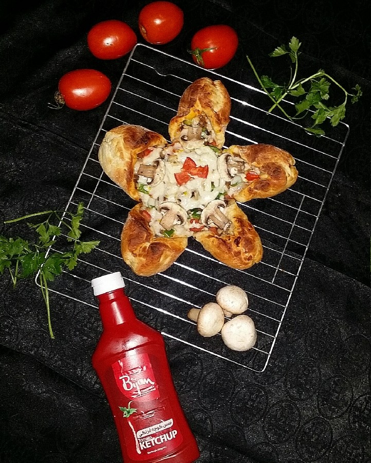 عکس پیتزای مرغ و گوشت و قارچ