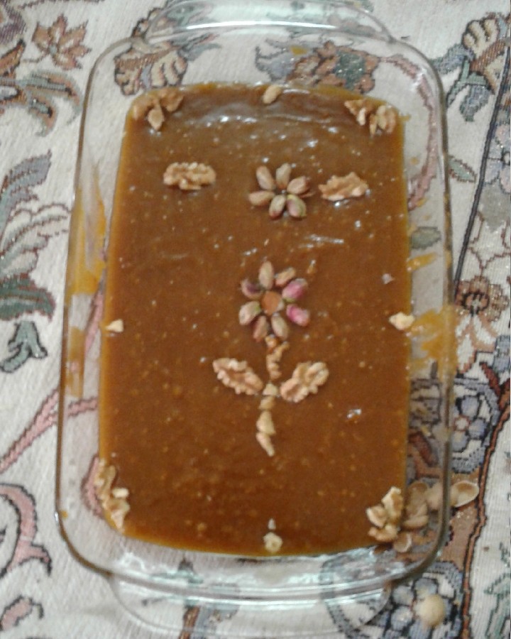 اینم از حلوای انگشت پیچ خوشمزه من با تزئین گردو و پسته