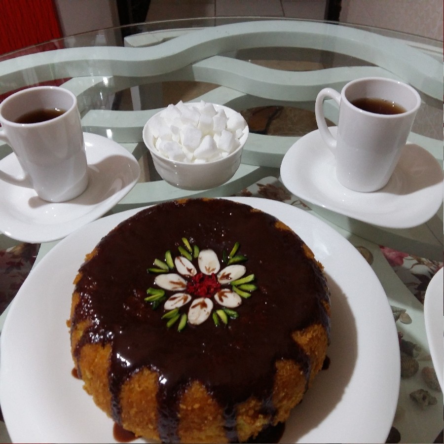 کیک زعفرانی با روکش شکلات