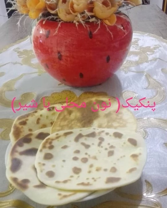 پنکیک(نون محلی با شیر)
