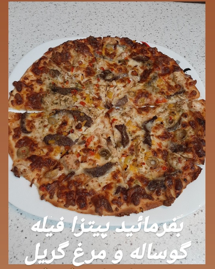 عکس پیتزا مخلوط همراه با فیله گوساله و مرغ 