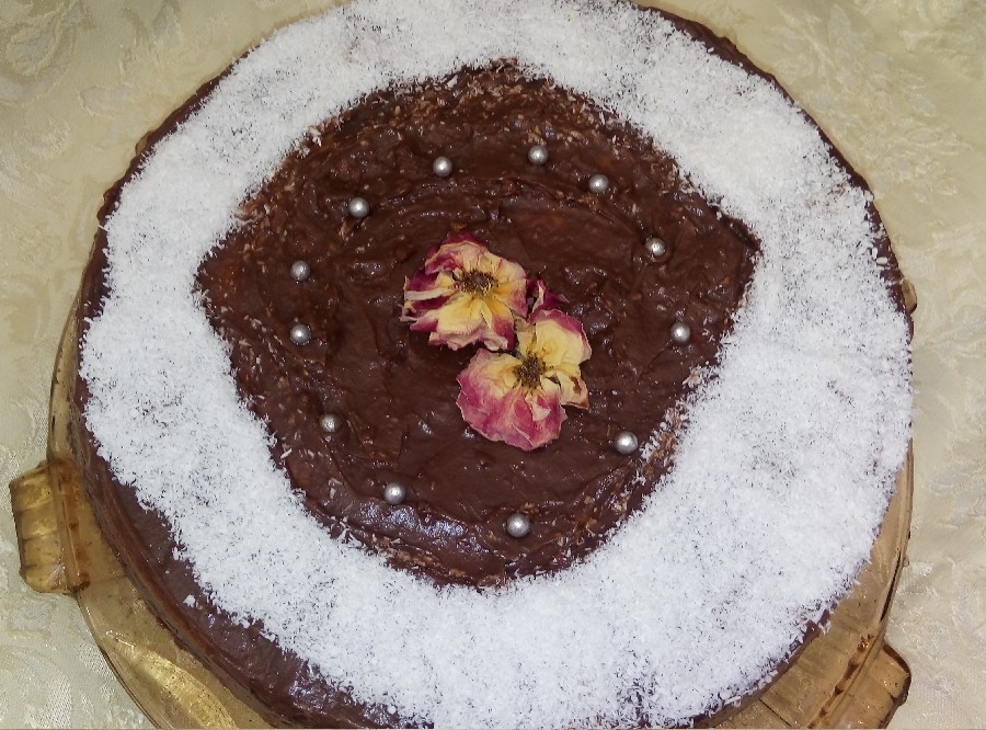 عکس کیک وانیلی با رویه شکلات