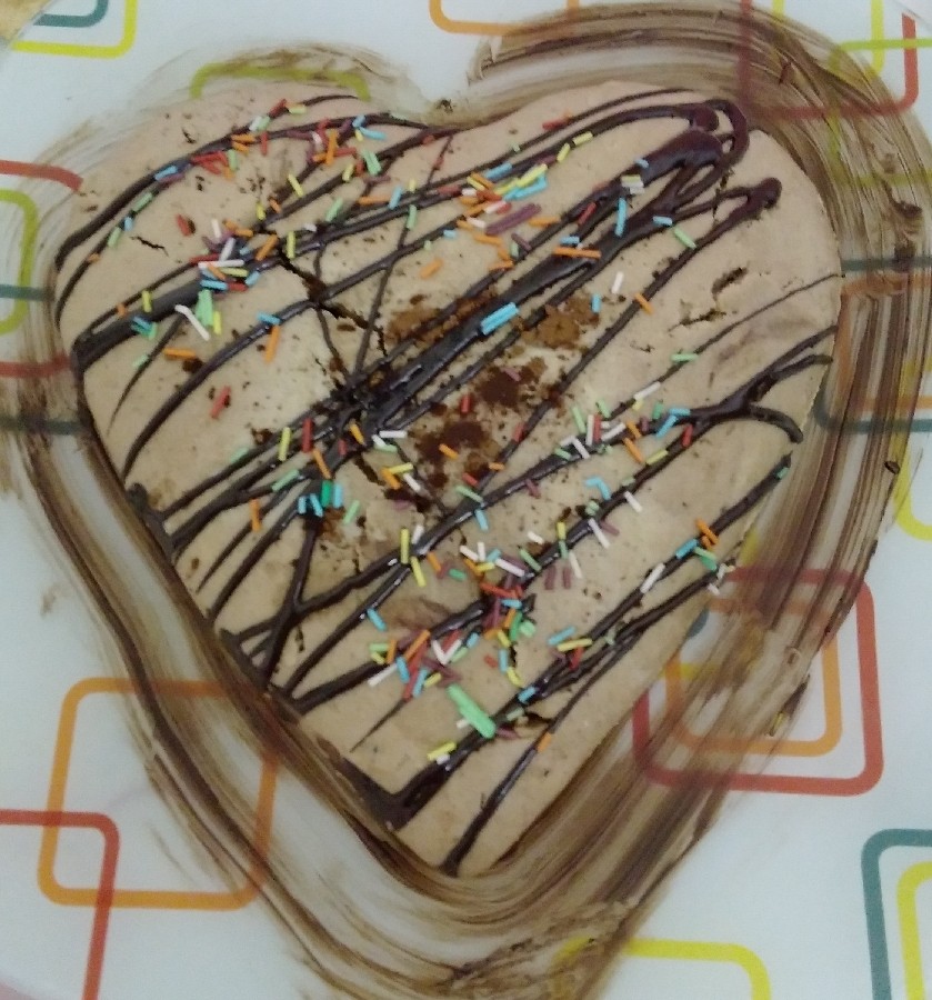 کیک قلبی با شکلات و تزیین از دلارام