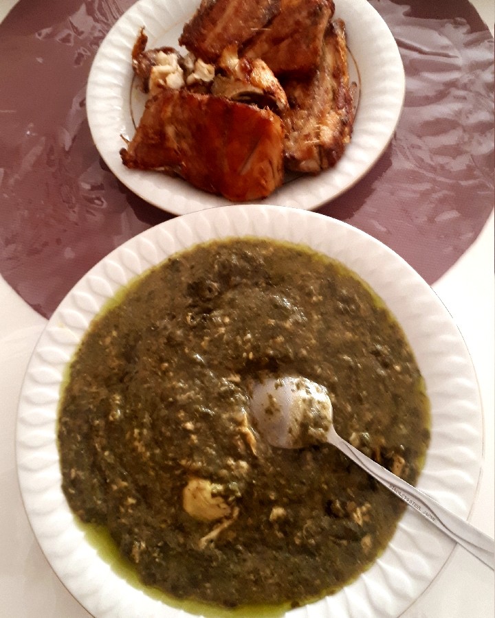 عکس خورشت ترشی تره و ماهی سفید سرخ شده . جاتون سبز